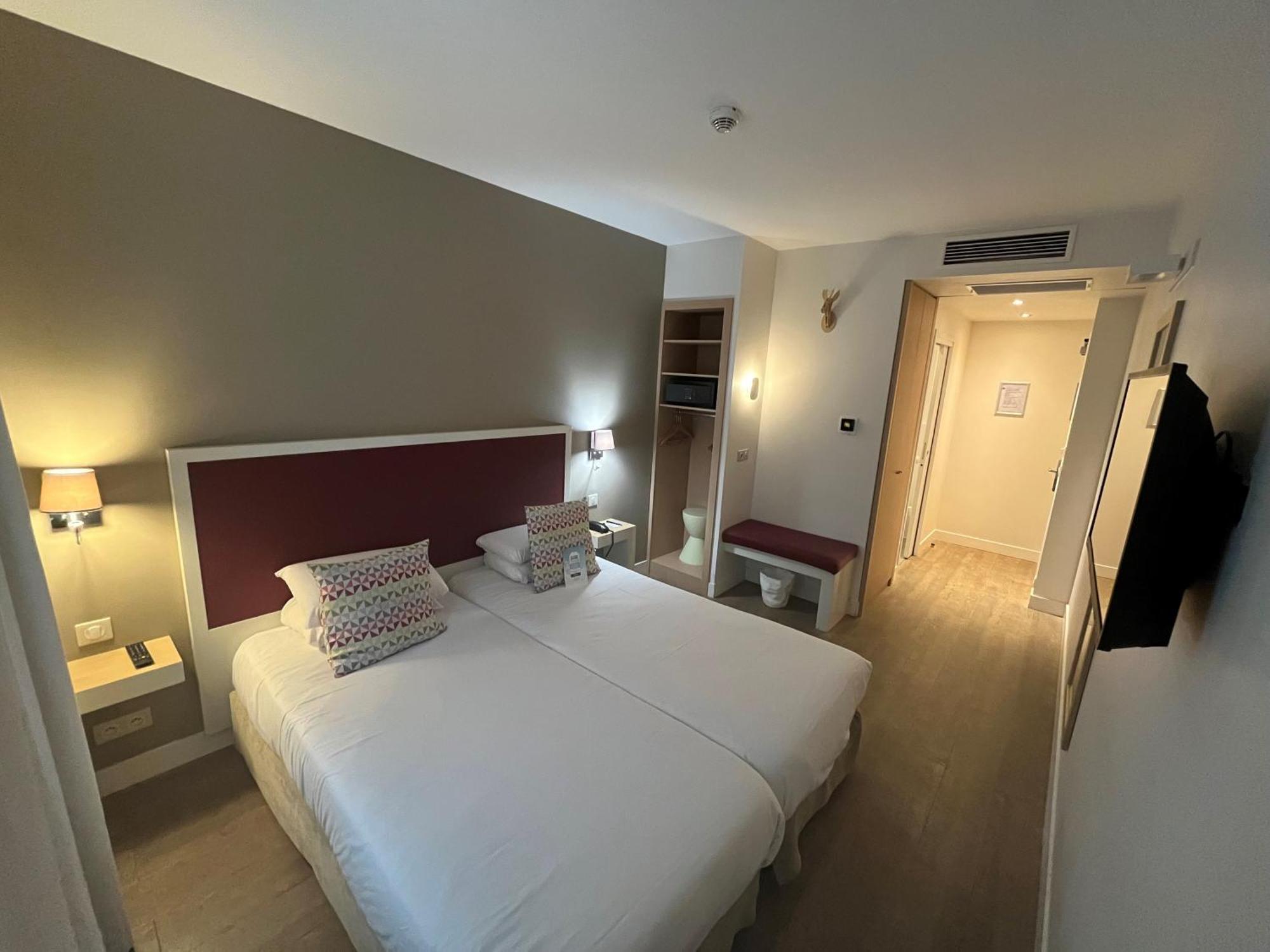 Kyriad Paris 18 - Porte De Clignancourt - Montmartre Exterior photo